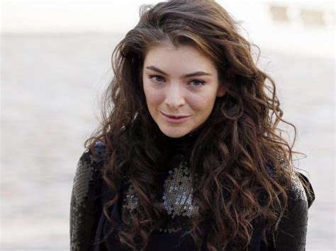 lorde bong|Pop Star Lorde Smokes Weed Out of DIY Fennel Bulb Bong in.